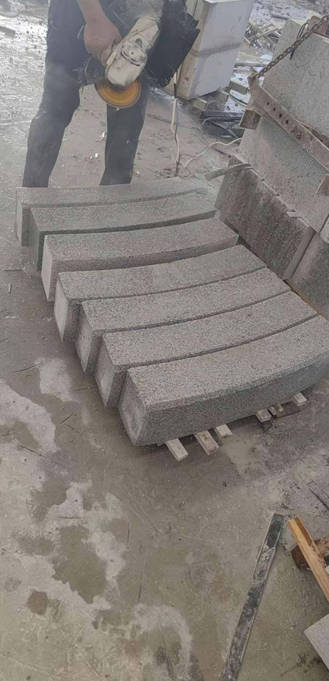 承德芝麻白弧形路牙石