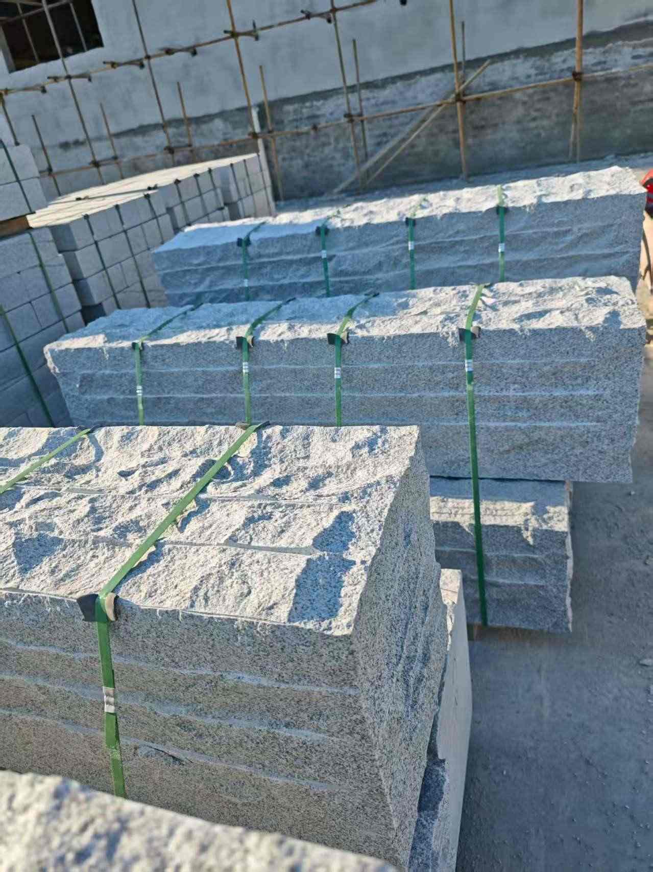 承德芝麻白自然面整石 坐凳