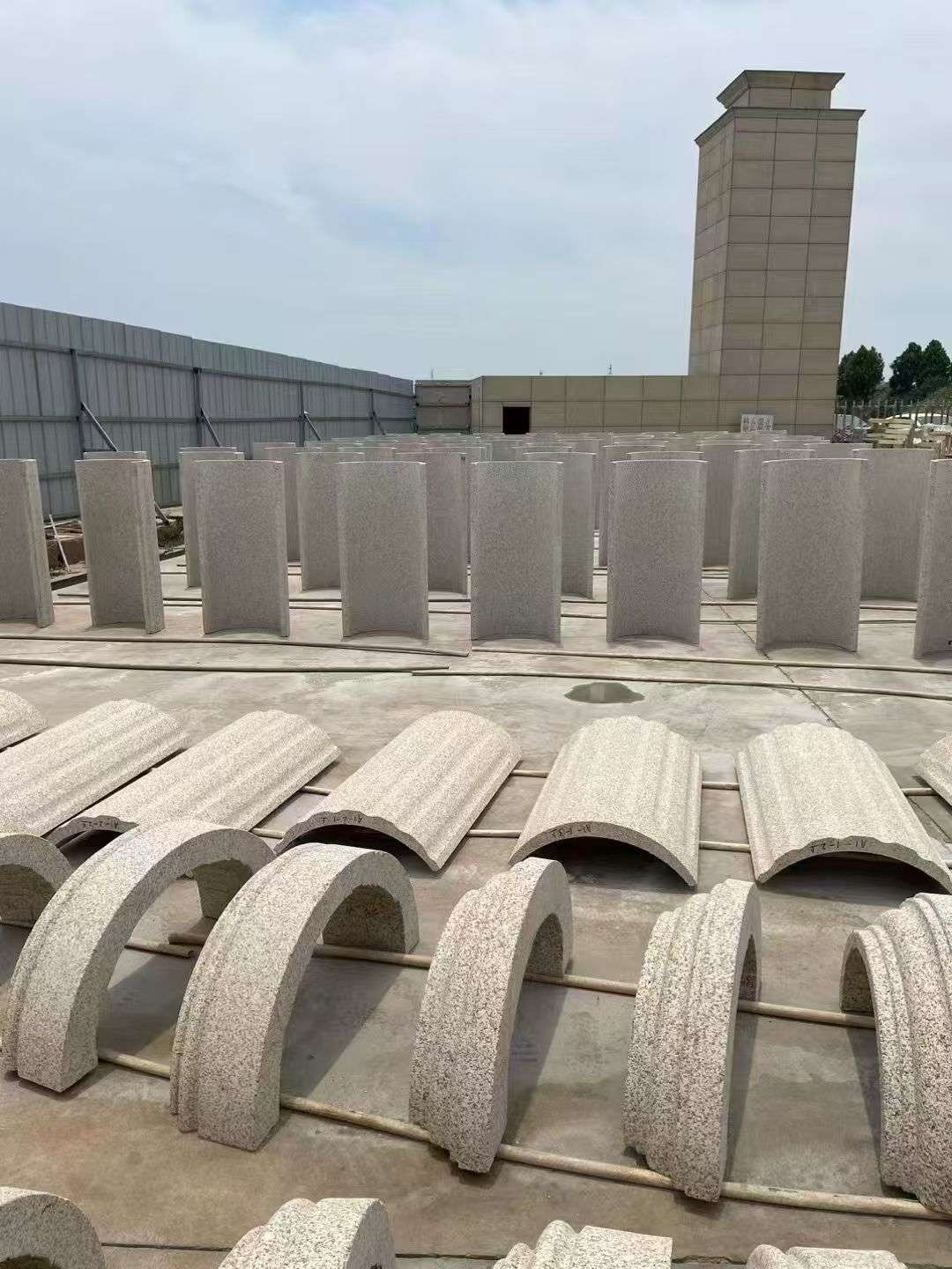 承德黄金麻别墅柱皮 异形 线条定制